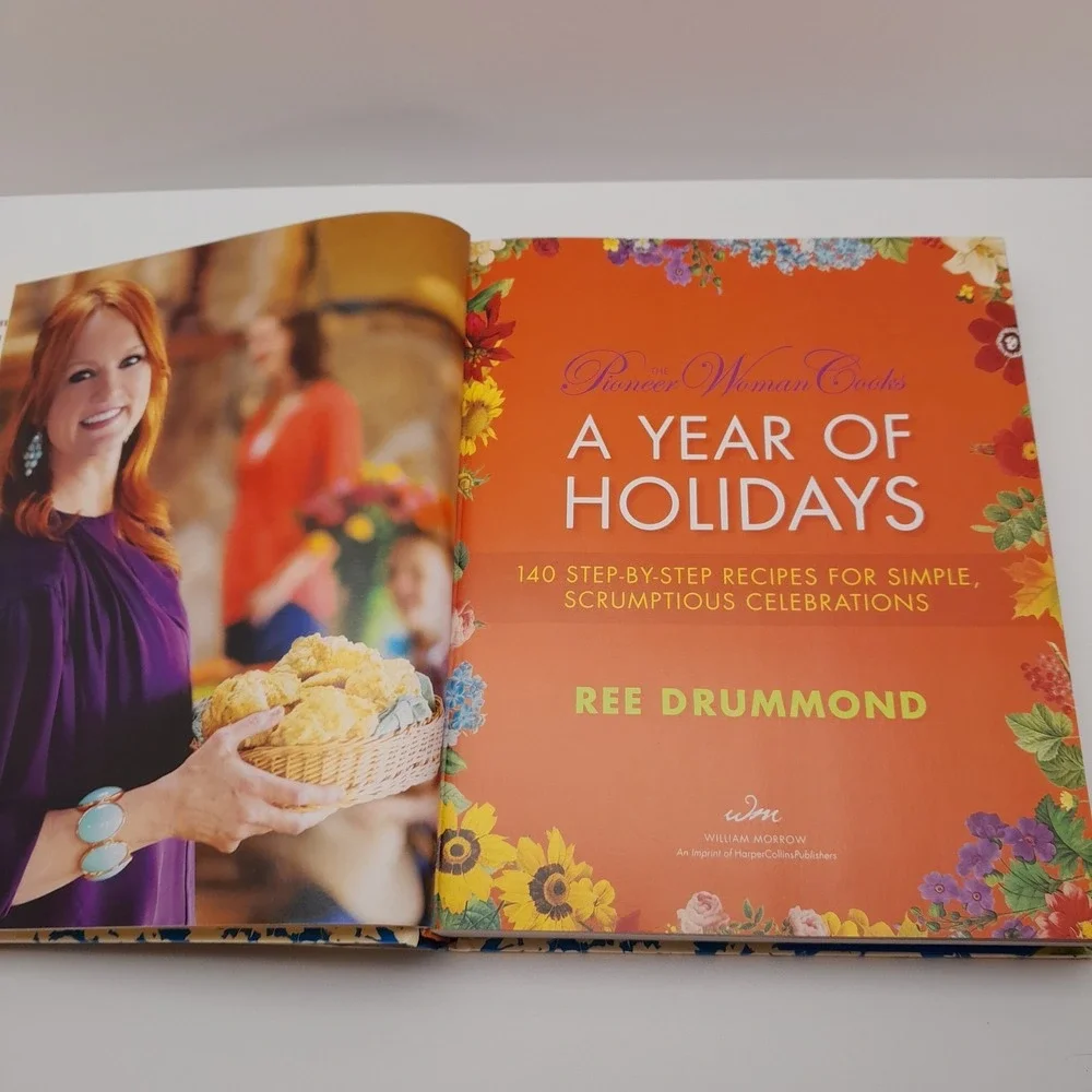 The Pioneer Woman Cooks: A Year of Holidays: 140 Step-by-Step Recipe - VERY GOOD